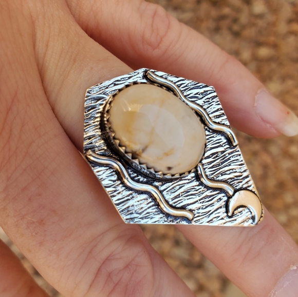 New Witchy Mookaite Horned Crescent Moon 925 Silver Ring. - Picture 8 of 9